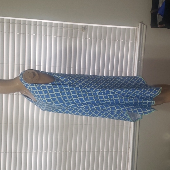 Crown and Ivy m assymetrical slip on diamond pattern etched pompom hem sleeveles - Picture 2 of 8